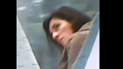 Nastya abi kardeş sex Bakeeva ıslak vizon ve elastik popo gösterdi