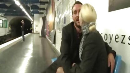 Orta yaşlı türkçe altyazılı seks siyah saçlı kadın bir öğrenciye teslim oldu.