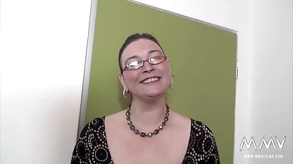 Bir olgun lezbiyen sex dick kovaladı ve verdi