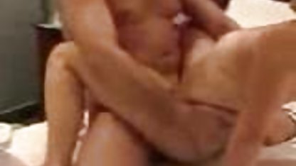 Kalın cıvata seksi pono küçük bir noktaya sıkıyor