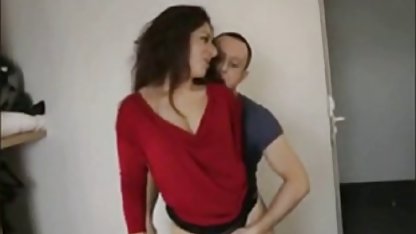 Emprenyeli bir Rus evsiz insanının süper seks izle garajların arkasında becerdin